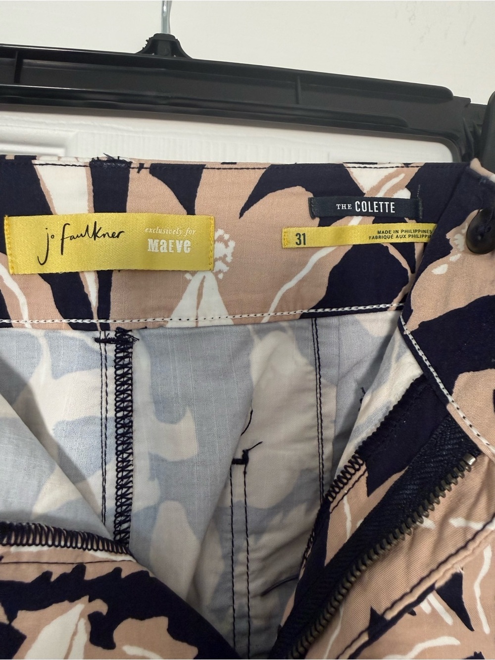 ANTHROPOLOGIE MAEVE COLETTE High-Rise
Wide-Leg Cropped Pants by
Jo Faulkner
31 - Picture 9 of 10